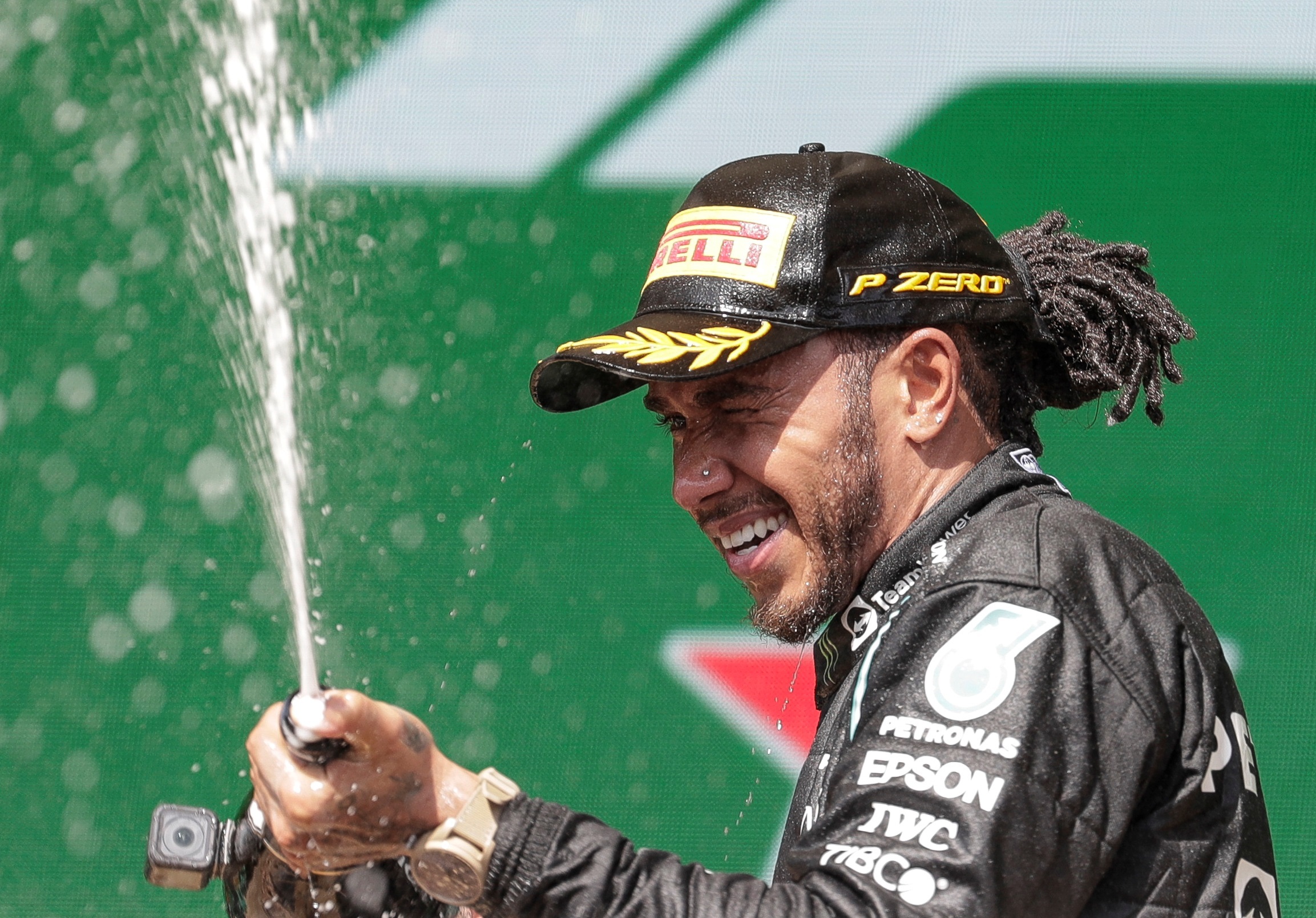 Hamilton gana en Sao Paulo y reduce el liderato de