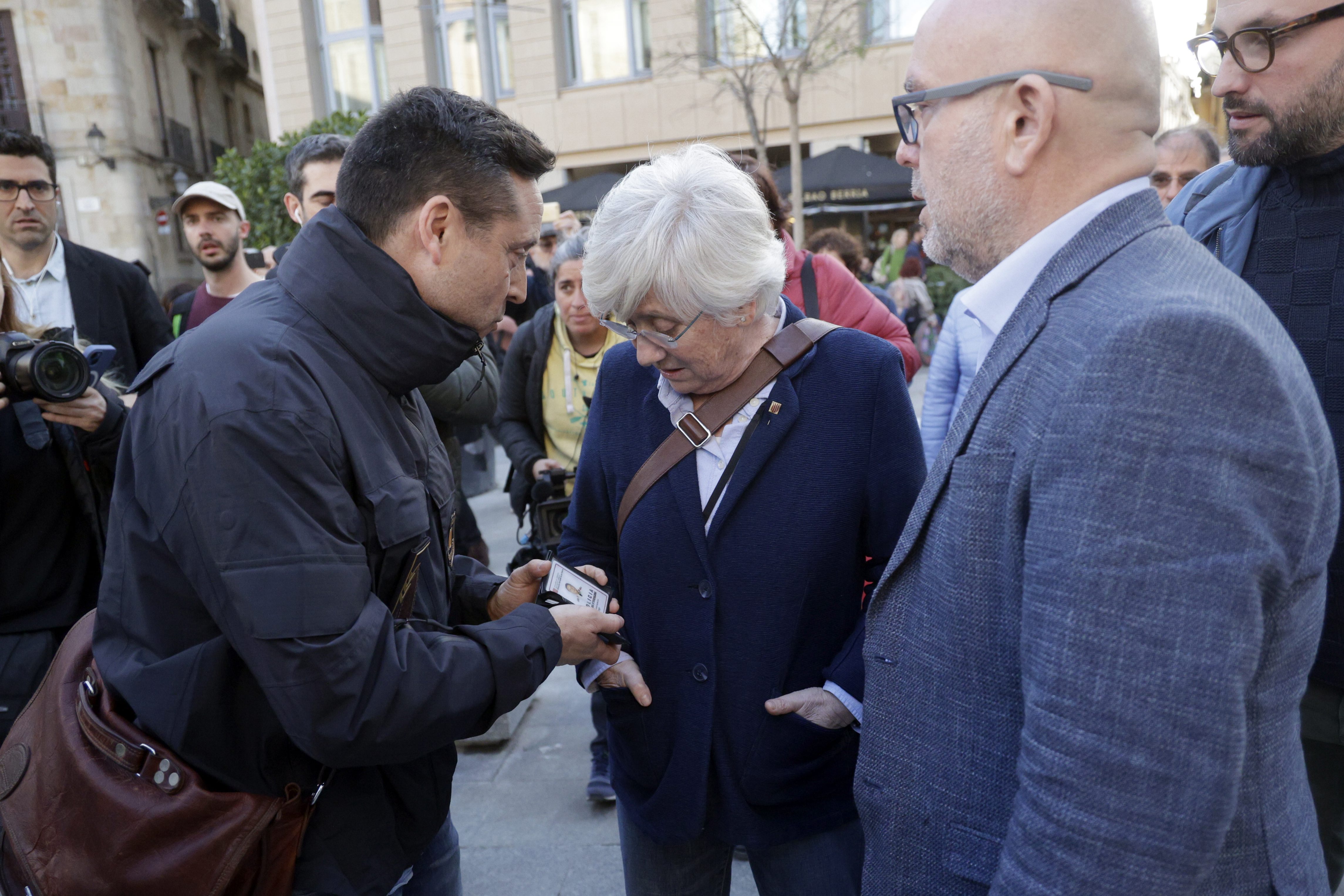 Fotos De La Detención De La Eurodiputada De Junts Clara Ponsatí Imágenes 4200